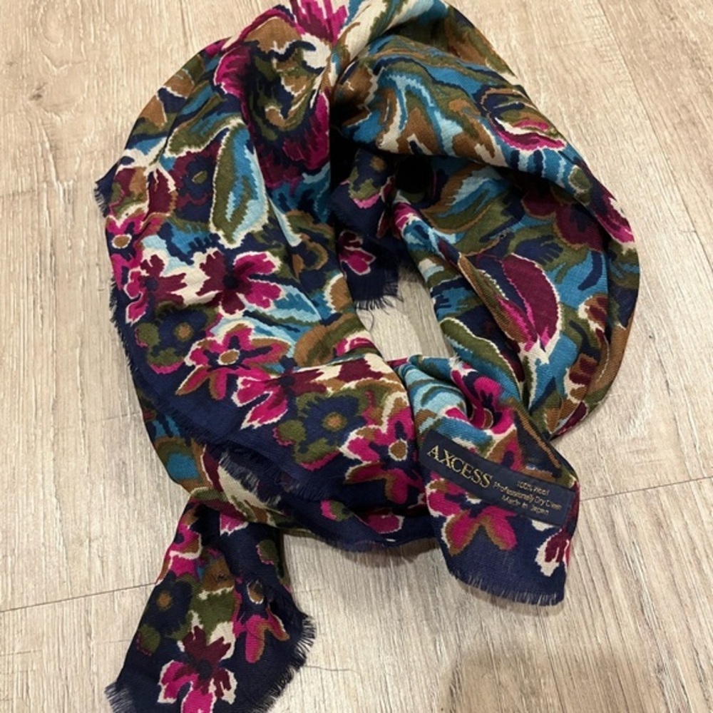 AXCESS Floral Pattern Navy, Pink, & Tan Women's Scarf 100 % Wool Made in Japan